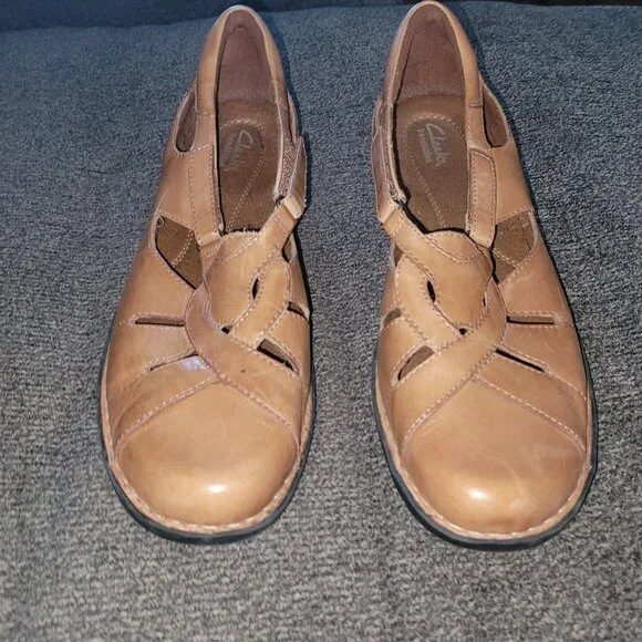 Cute Clarks Leather Loafers - Picture 10 of 11